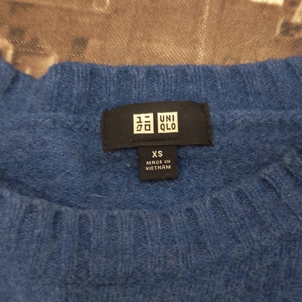 Uniqlo Women's Royal Blue Crew Neck Sweater - Picture 2 of 5